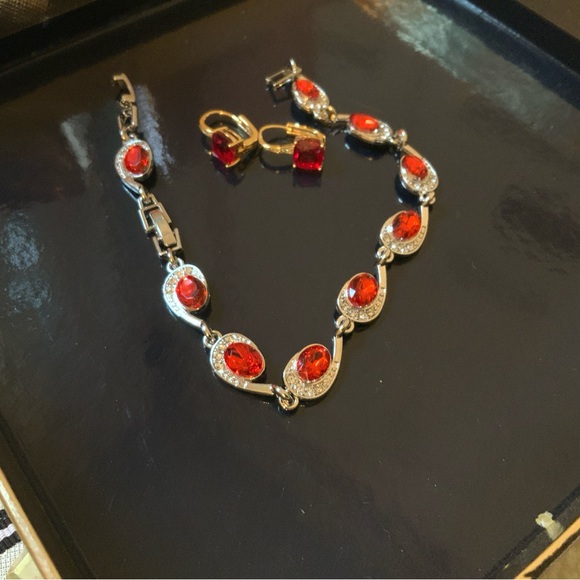 Elegant Red and Gold Jewelry Set - Picture 2 of 4